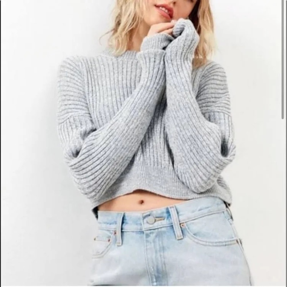 XS Urban Outfitters cropped sweater